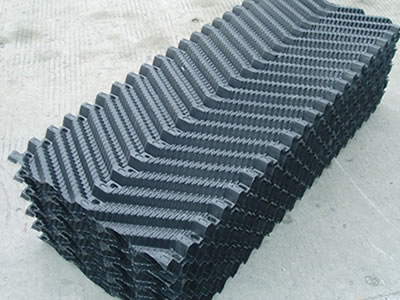 There is one cross fluted fill pack in black on the ground.